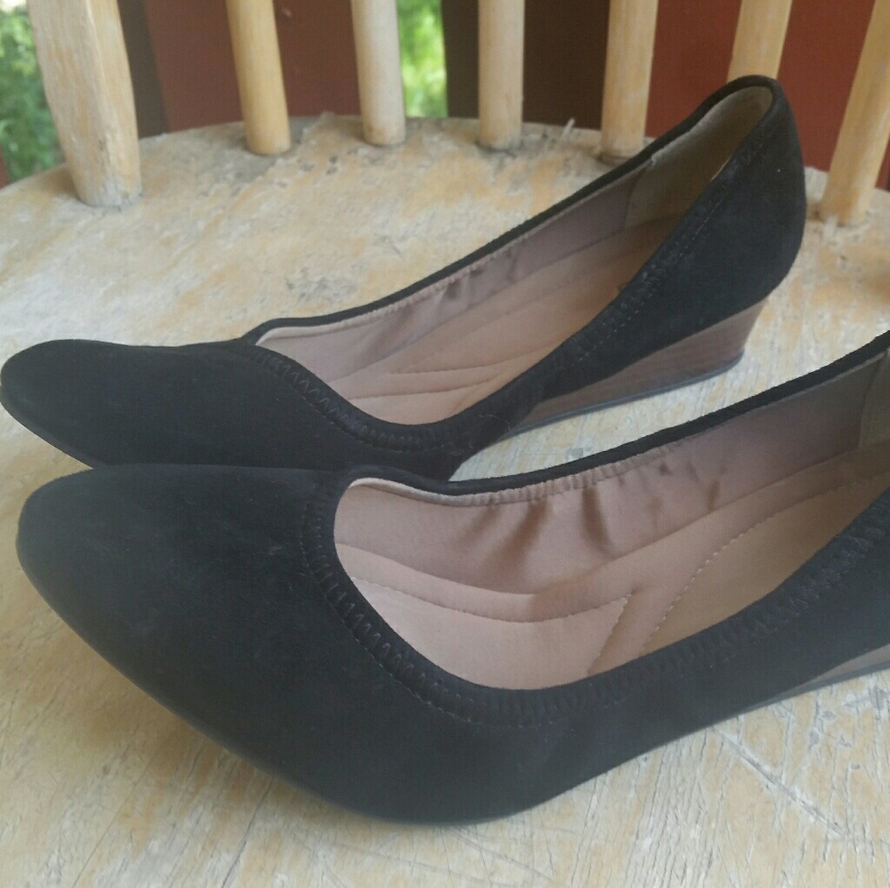 Suede ballet flats, with short heel